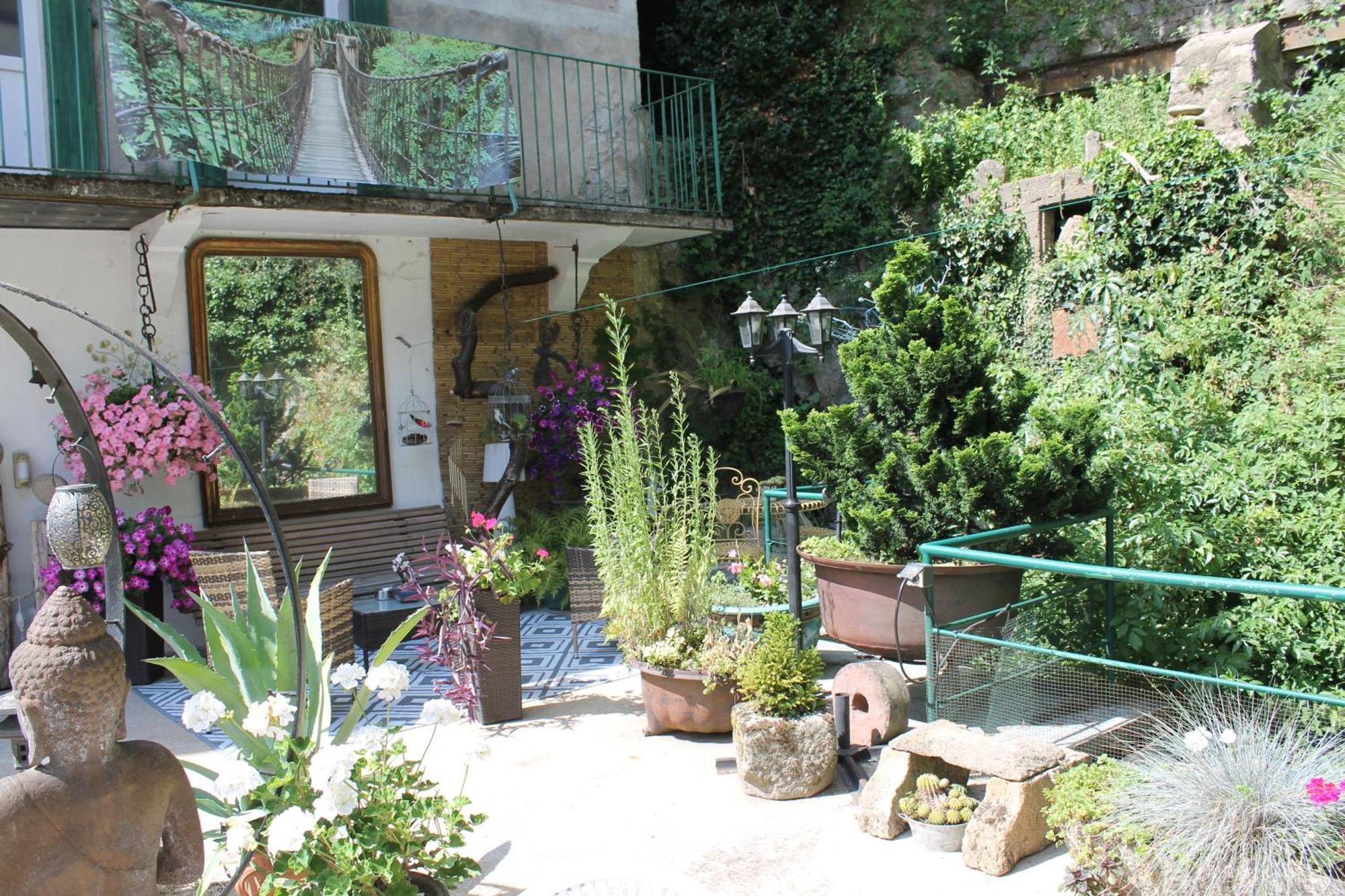 Studio Malou, Cuisine, Salle D'Eau, Terrasse Amenagee Olliergues Екстер'єр фото