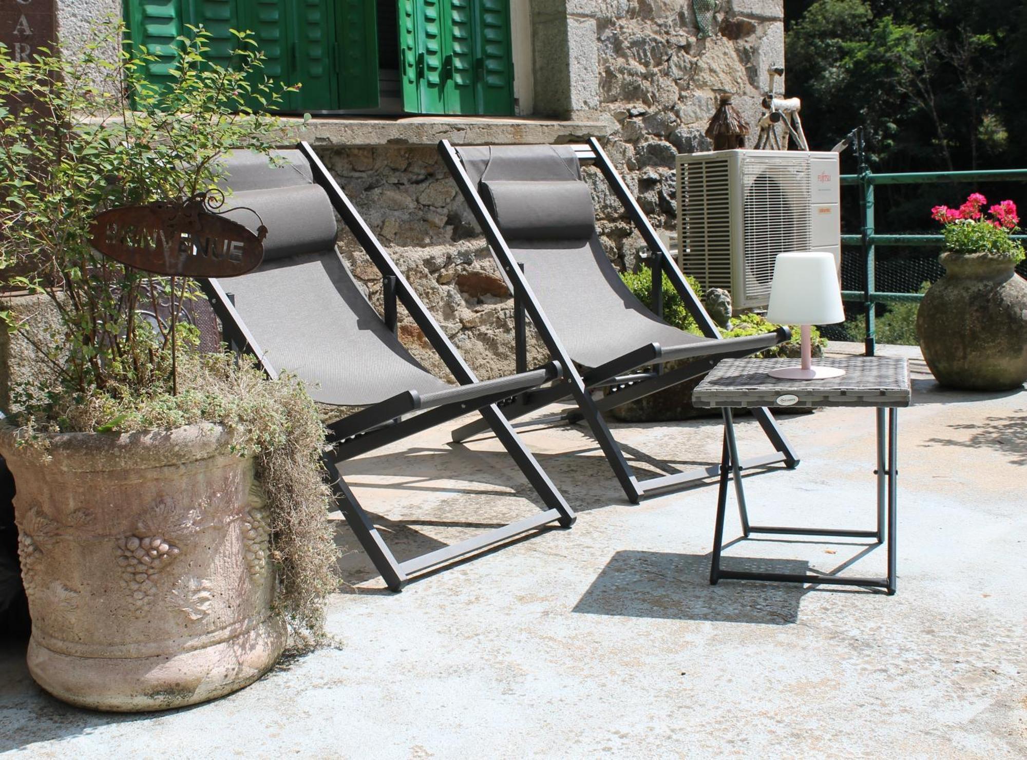 Studio Malou, Cuisine, Salle D'Eau, Terrasse Amenagee Olliergues Екстер'єр фото