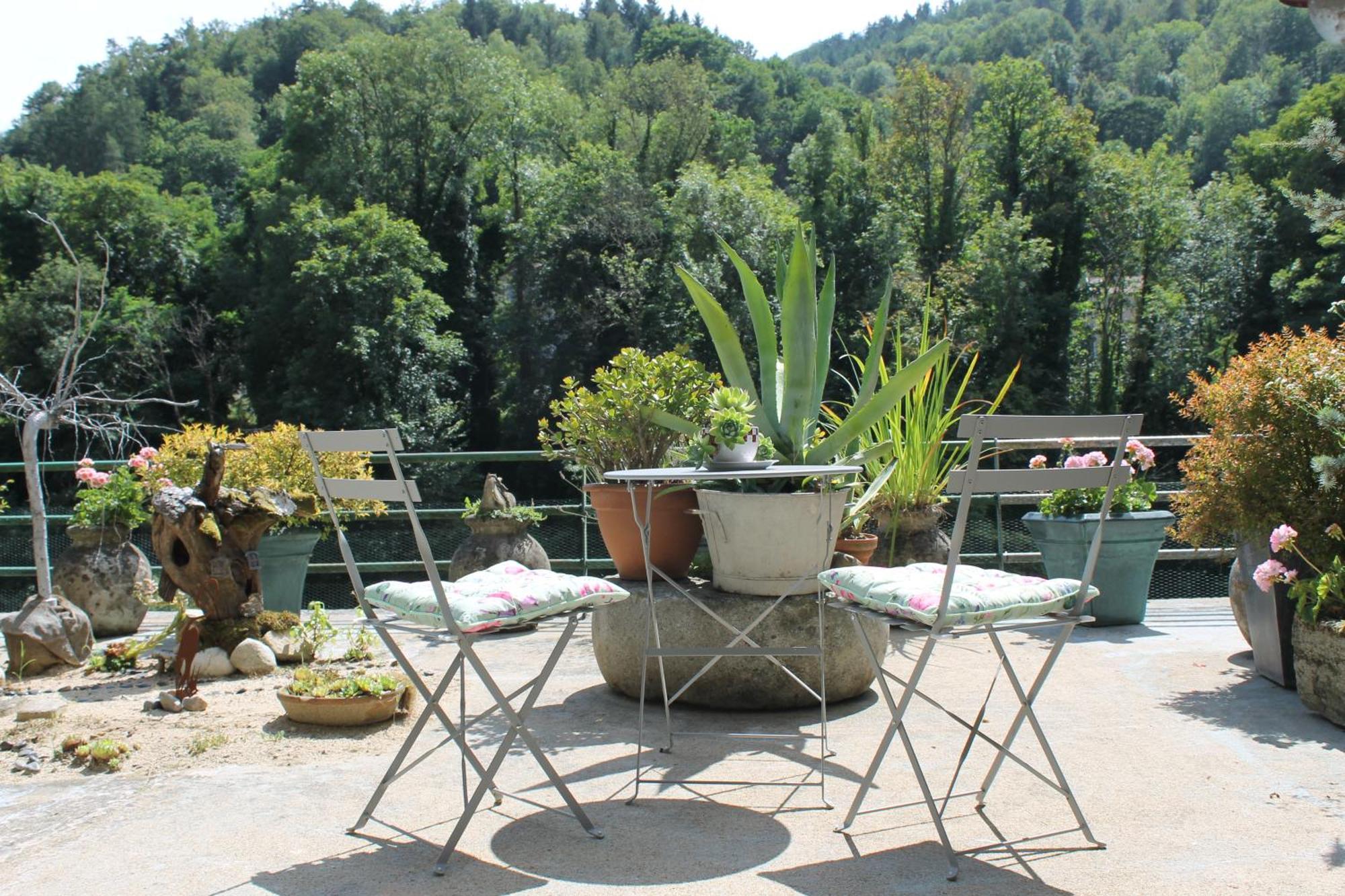 Studio Malou, Cuisine, Salle D'Eau, Terrasse Amenagee Olliergues Екстер'єр фото